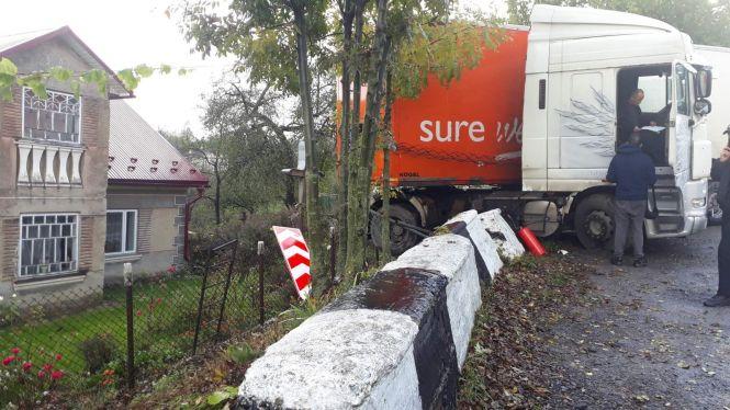 "Нам страшно". Три ДТП за два тижні: люди бояться, що наступна фура зупиниться в хаті, фото №1 на сайті 20minut.ua