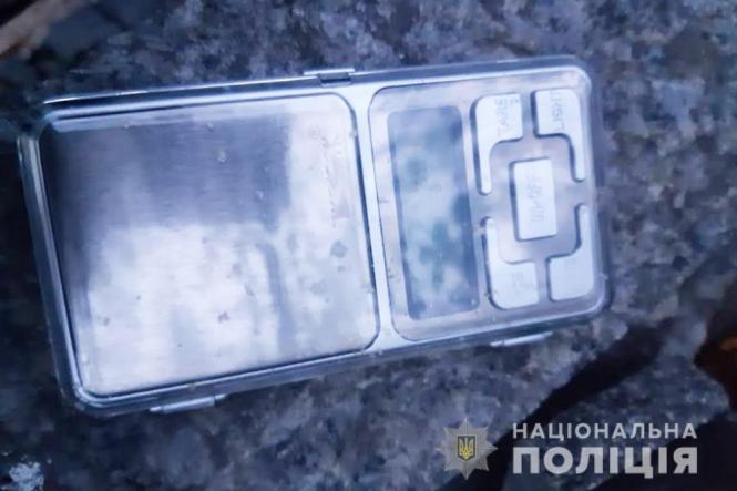 Коростишівські поліцейські вилучили наркотики у двох місцевих жителів, фото №3 на сайті 20minut.ua