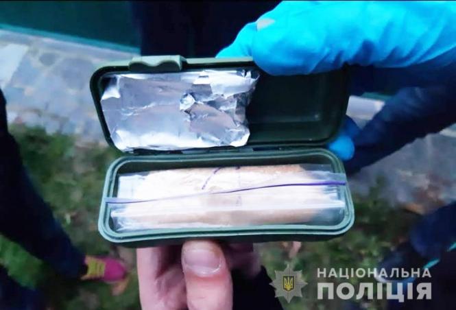 Коростишівські поліцейські вилучили наркотики у двох місцевих жителів, фото №4 на сайті 20minut.ua