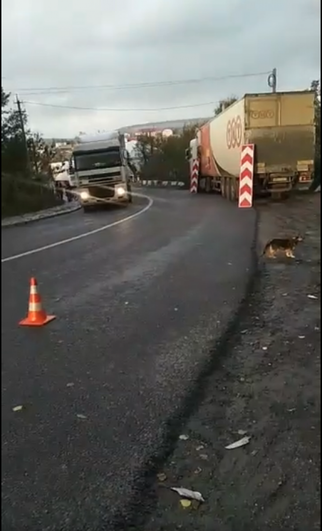 "Нам страшно". Три ДТП за два тижні: люди бояться, що наступна фура зупиниться в хаті, фото №2 на сайті 20minut.ua