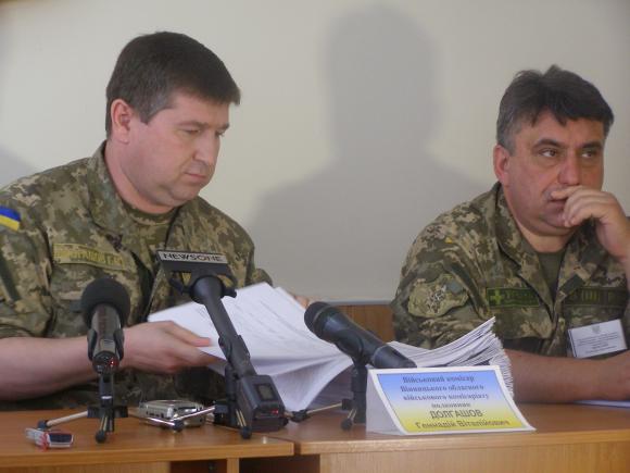 Військовий комісар на прес-конференції пригрозив відправити на фронт журналіста, який забагато питав, фото №1 на сайті 20minut.ua