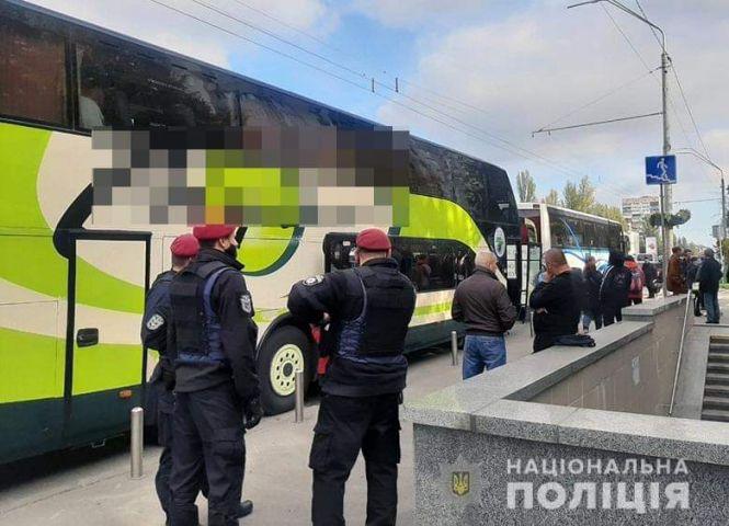 Поліція зафіксувала «підвіз» виборців  з Житомирщини, фото №1 на сайті 20minut.ua