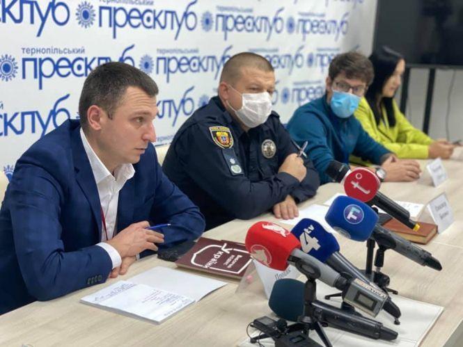 Черги на дільницях, тиск на виборця і є агітація: як минули перші години виборів на Тернопільщині, фото №1 на сайті 20minut.ua