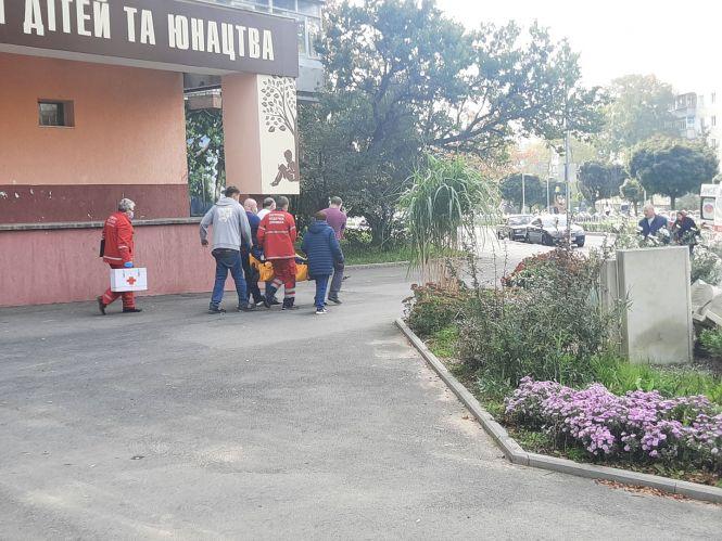 Новини Вінниці - фото з На виборчій дільниці стало зле чоловікові. Викликали «швидку» На виборчій дільниці стало зле чоловікові. Викликали «швидку», фото №1 на сайті 20minut.ua