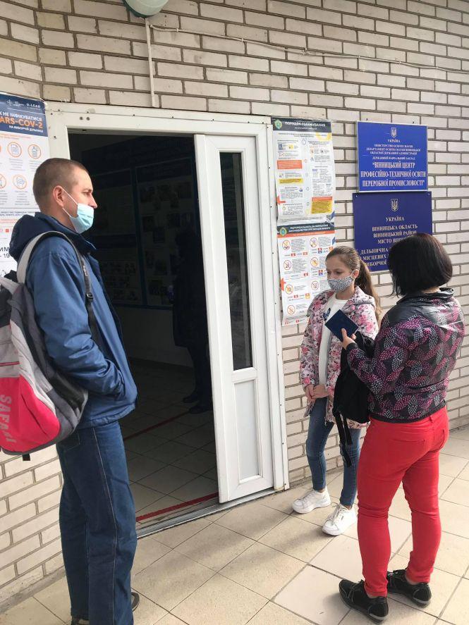 Новини Вінниці - фото з Непокоїть низька явка виборців і некомпетентність комісій, —  представник КВУ Владислав Телень Непокоїть низька явка виборців і некомпетентність комісій, —  представник КВУ Владислав Телень, фото №3 на сайті 20minut.ua