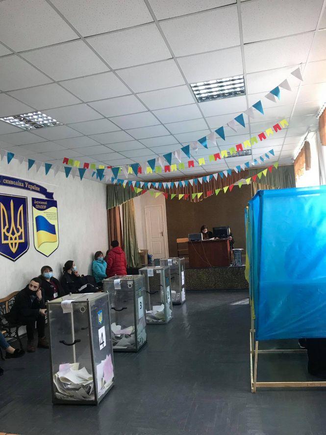 Новини Вінниці - фото з Непокоїть низька явка виборців і некомпетентність комісій, —  представник КВУ Владислав Телень Непокоїть низька явка виборців і некомпетентність комісій, —  представник КВУ Владислав Телень, фото №1 на сайті 20minut.ua