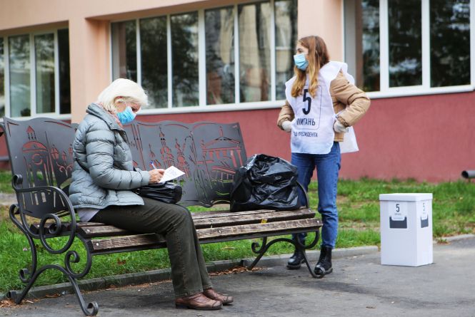Новини Вінниці - фото з Важливе за тиждень. Найцікавіші новини від 19 по 26 жовтня, які ви могли пропустити Кабінки для хворих, муки з бюлетенями і президентські питання. Репортаж з вінницьких дільниць