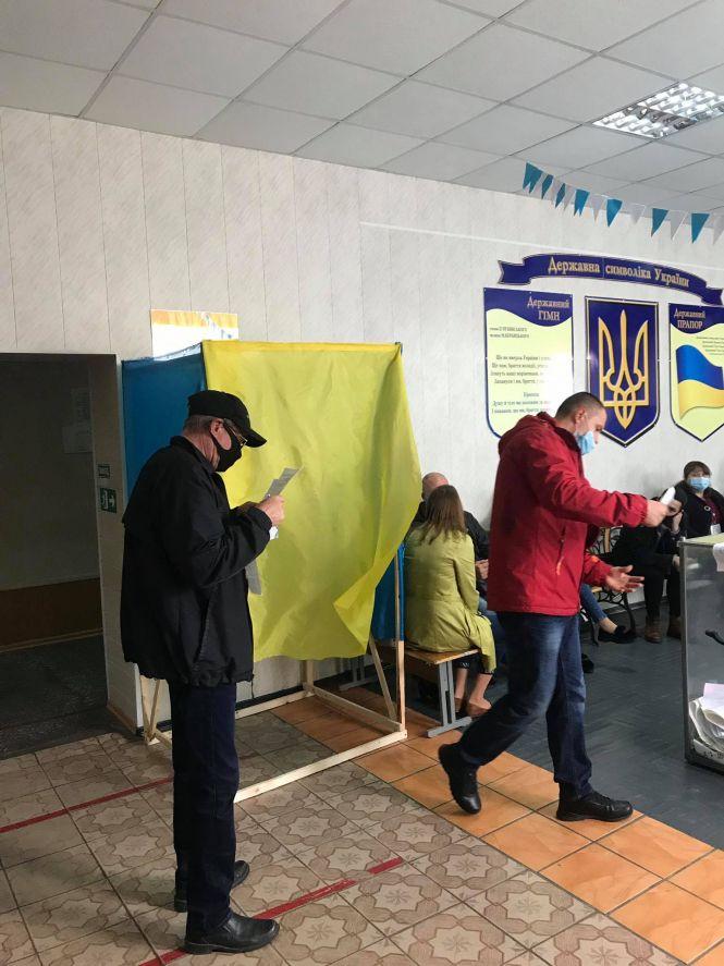 Новини Вінниці - фото з Непокоїть низька явка виборців і некомпетентність комісій, —  представник КВУ Владислав Телень Непокоїть низька явка виборців і некомпетентність комісій, —  представник КВУ Владислав Телень, фото №2 на сайті 20minut.ua