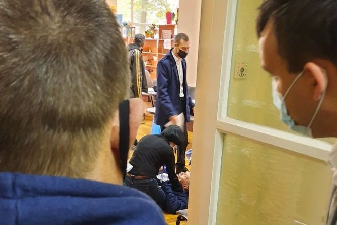 Новини Вінниці - фото з Важливе за вчора. Найцікавіші новини 25 жовтня, які ви могли пропустити На виборчій дільниці стало зле чоловікові. Викликали «швидку»