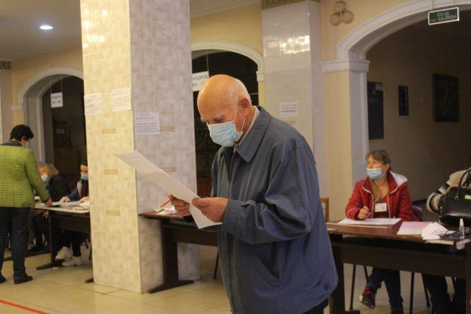 Новини Вінниці - фото з Вибори-2020. Як вінничани ходили на дільниці в умовах карантину Вибори-2020. Як вінничани ходили на дільниці в умовах карантину, фото №11 на сайті 20minut.ua