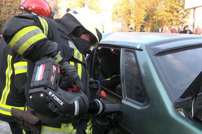 Новини Хмельницького - фото з Один із водіїв лишив авто та втік. У поліції повідомили нові деталі ДТП на Виставці (ФОТО) Один із водіїв лишив авто та втік. У поліції повідомили нові деталі ДТП на Виставці (ФОТО), фото №6 на сайті vsim.ua