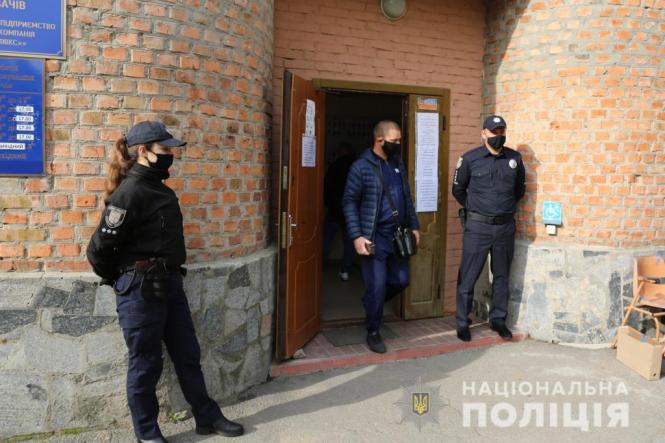 Новини Вінниці - фото з На Вінниччині до поліції надійшло 143 повідомлення про порушення виборів На Вінниччині до поліції надійшло 143 повідомлення про порушення виборів, фото №1 на сайті 20minut.ua