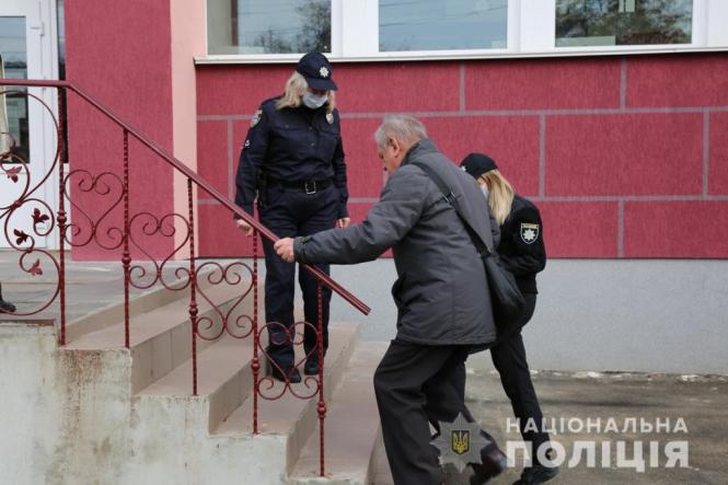 Новини Вінниці - фото з На Вінниччині до поліції надійшло 143 повідомлення про порушення виборів На Вінниччині до поліції надійшло 143 повідомлення про порушення виборів, фото №2 на сайті 20minut.ua
