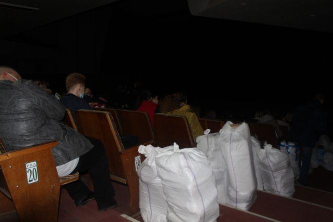 Новини Тернополя - фото з Ночували на мішках. Чому у ТВК уже другу добу не можуть передати бюлетені з дільниць Ночували на мішках. Чому у ТВК уже другу добу не можуть передати бюлетені з дільниць, фото №1 на сайті 20minut.ua