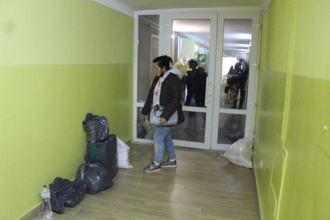 Новини Тернополя - фото з Ночували на мішках. Чому у ТВК уже другу добу не можуть передати бюлетені з дільниць Ночували на мішках. Чому у ТВК уже другу добу не можуть передати бюлетені з дільниць, фото №3 на сайті 20minut.ua