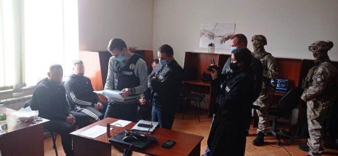 Новини Вінниці - фото з Щодня по 20 000 доларів заробляли підпільні call-центри. У Вінниці накрили шахрайські офіси Щодня по 20 000 доларів заробляли підпільні call-центри. У Вінниці накрили шахрайські офіси, фото №1 на сайті 20minut.ua