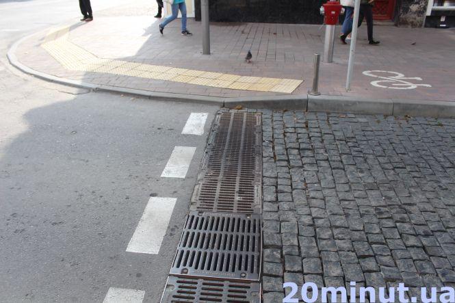 Новини Тернополя - фото з Одні чисті, на деяких - росте трава. В якому стані решітки для забору дощової води? Одні чисті, на деяких - росте трава. В якому стані решітки для забору дощової води?, фото №1 на сайті 20minut.ua