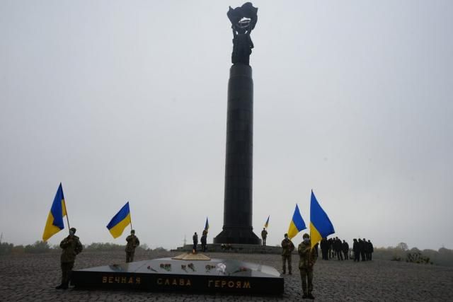 Новини Житомира - фото з У Житомирі вшанували пам’ять визволителів України від нацистських загарбників У Житомирі вшанували пам’ять визволителів України від нацистських загарбників, фото №9 на сайті 20minut.ua