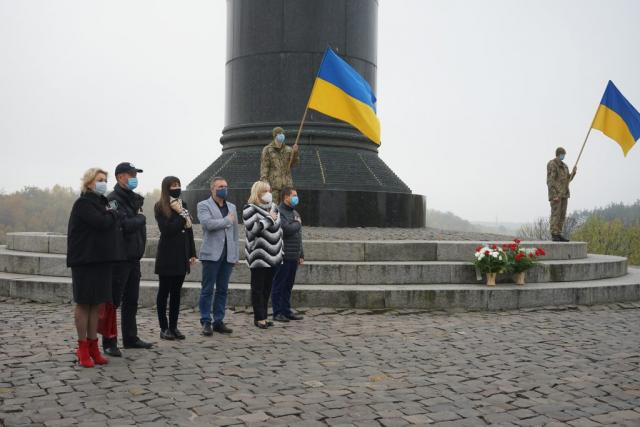 Новини Житомира - фото з У Житомирі вшанували пам’ять визволителів України від нацистських загарбників У Житомирі вшанували пам’ять визволителів України від нацистських загарбників, фото №5 на сайті 20minut.ua