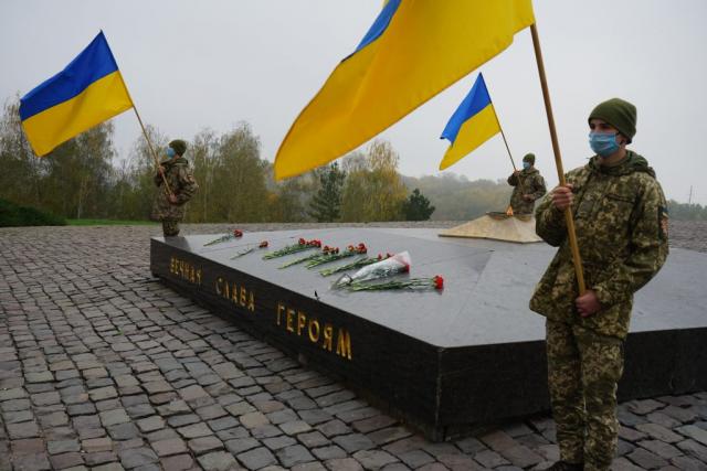 Новини Житомира - фото з У Житомирі вшанували пам’ять визволителів України від нацистських загарбників У Житомирі вшанували пам’ять визволителів України від нацистських загарбників, фото №10 на сайті 20minut.ua