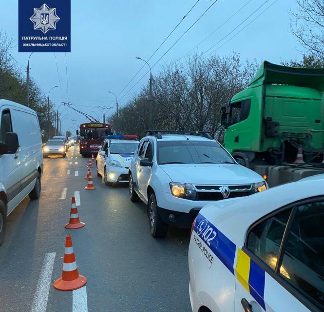 Новини Хмельницького - фото з Їхав по тротуару та збив патрульну. У Хмельницькому з погонею ловили п'яного водія (ФОТО) Їхав по тротуару та збив патрульну. У Хмельницькому з погонею ловили п'яного водія (ФОТО), фото №1 на сайті vsim.ua