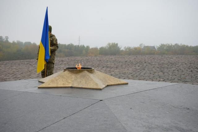 Новини Житомира - фото з У Житомирі вшанували пам’ять визволителів України від нацистських загарбників У Житомирі вшанували пам’ять визволителів України від нацистських загарбників, фото №11 на сайті 20minut.ua