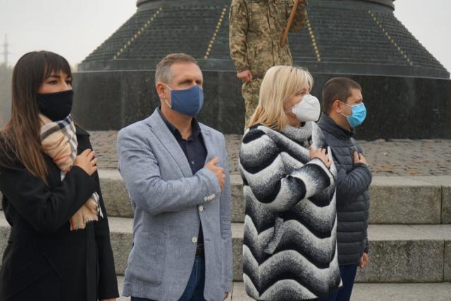 Новини Житомира - фото з У Житомирі вшанували пам’ять визволителів України від нацистських загарбників У Житомирі вшанували пам’ять визволителів України від нацистських загарбників, фото №6 на сайті 20minut.ua