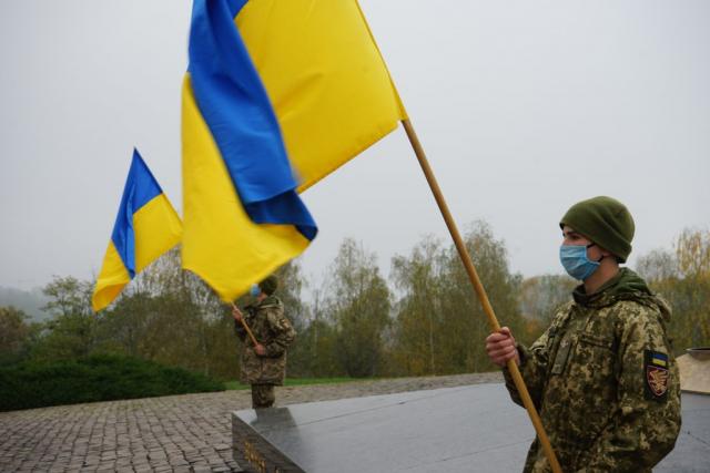 Новини Житомира - фото з У Житомирі вшанували пам’ять визволителів України від нацистських загарбників У Житомирі вшанували пам’ять визволителів України від нацистських загарбників, фото №2 на сайті 20minut.ua