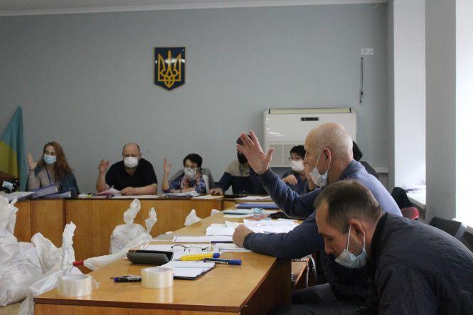 Новини Вінниці - фото з «Рахуємо голоси до ночі»: скільки бюлетенів вже опрацювали у ТВК «Рахуємо голоси до ночі»: скільки бюлетенів вже опрацювали у ТВК, фото №2 на сайті 20minut.ua