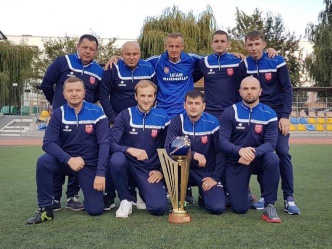 Колодько у верхньому ряду другий ліворуч.