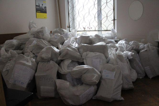 Новини Вінниці - фото з «Рахуємо голоси до ночі»: скільки бюлетенів вже опрацювали у ТВК «Рахуємо голоси до ночі»: скільки бюлетенів вже опрацювали у ТВК, фото №3 на сайті 20minut.ua