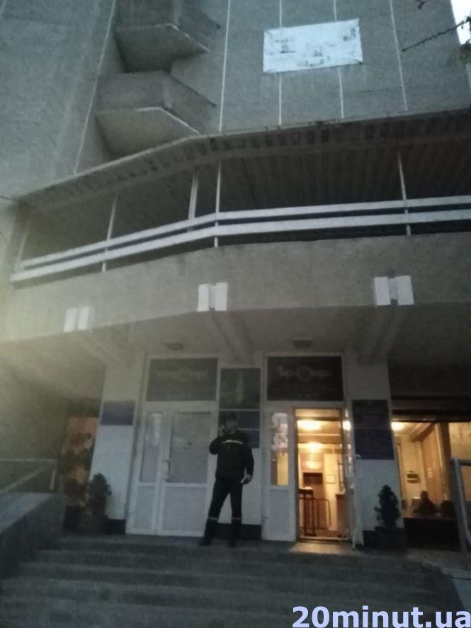 Новини Тернополя - фото з У приміщенні напроти КП "Тернопільводоканал" раптово помер кандидат в депутати У приміщенні напроти КП "Тернопільводоканал" раптово помер кандидат в депутати, фото №1 на сайті 20minut.ua