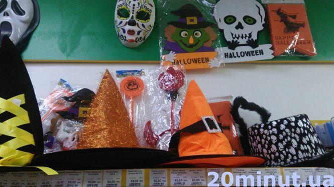 Новини Тернополя - фото з Пропонують штучну кров та вампірські ікла: як у Тернополі готуються до Хелловіну. А ви будете святкувати? Пропонують штучну кров та вампірські ікла: як у Тернополі готуються до Хелловіну. А ви будете святкувати?, фото №1 на сайті 20minut.ua