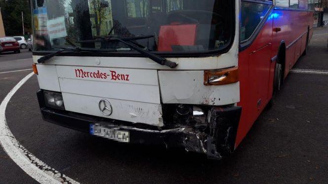 Новини Хмельницького - фото з На Кам'янецькій сталася потрійна ДТП за участі автобуса №21 (ФОТО) На Кам'янецькій сталася потрійна ДТП за участі автобуса №21 (ФОТО), фото №4 на сайті vsim.ua