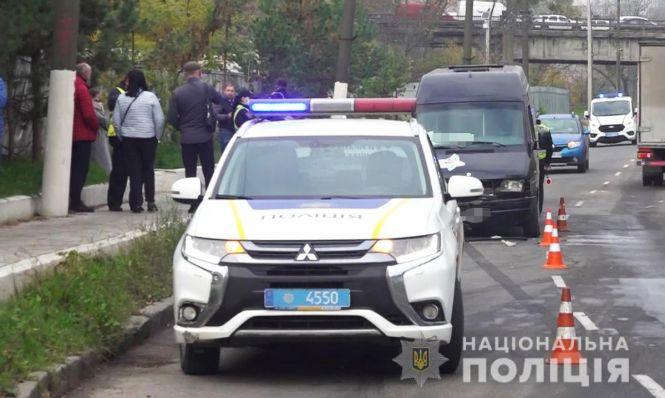 Новини Вінниці - фото з На Успенського в аварію потрапила маршрутка. Є потерпілі На Успенського в аварію потрапила маршрутка. Є потерпілі, фото №2 на сайті 20minut.ua