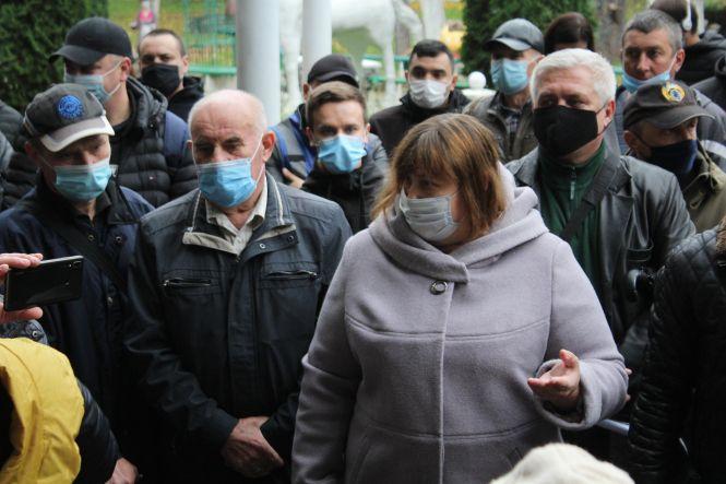 «Звільніть її з роботи!» Чи правда, що у госпіталі будуть лікувати хворих на коронавірус?, фото №4 на сайті 20minut.ua