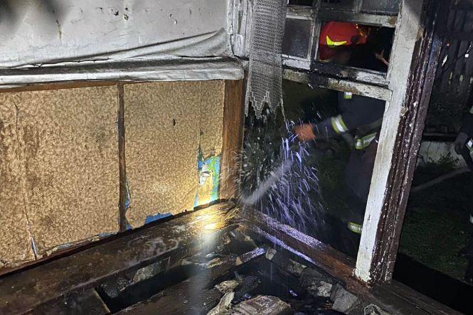 На Хмельниччині гасили пожежу будинку. З вогню врятували чоловіка, фото №1 на сайті vsim.ua