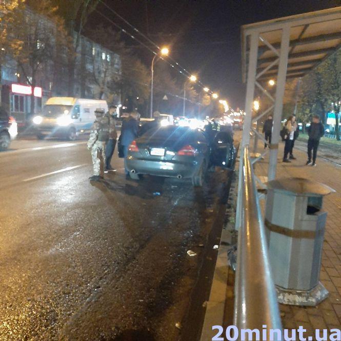 Новини Вінниці - фото з КОРД у нотаріуса на Келецькій. Четверо вінничан хотіли «віджати» бізнес на 6 мільйонів КОРД у нотаріуса на Келецькій. Четверо вінничан хотіли «віджати» бізнес на 6 мільйонів, фото №1 на сайті 20minut.ua