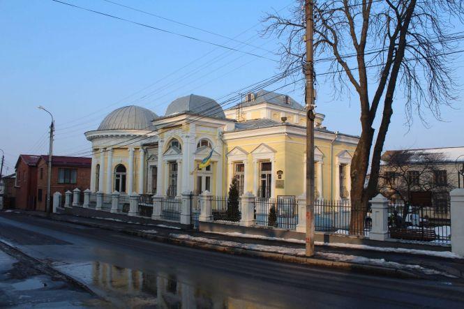 Новини Вінниці - фото з До Вінниці повертається відреставрований масонський стіл Петлюри. Історія одного експонату До Вінниці повертається відреставрований масонський стіл Петлюри. Історія одного експонату, фото №1 на сайті 20minut.ua