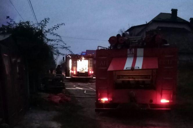 Новини Хмельницького - фото з У Хмельницькому згорів гараж (ФОТО) У Хмельницькому згорів гараж (ФОТО), фото №2 на сайті vsim.ua