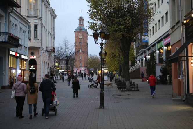 Перший день карантину вихідного дня. Чи дотримуються у Вінниці обмежень? (РЕПОРТАЖ), фото №1 на сайті 20minut.ua