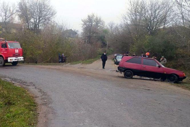 Новини Хмельницького - фото з На Хмельниччині автомобіль влетів у ставок (ФОТО) На Хмельниччині автомобіль влетів у ставок (ФОТО), фото №3 на сайті vsim.ua