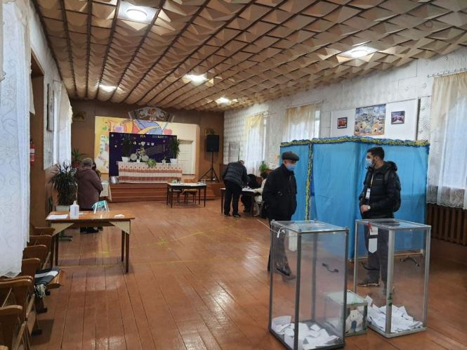 Новини Хмельницького - фото з Другий тур виборів на Хмельниччині: на одну із дільниць викликали поліцію Другий тур виборів на Хмельниччині: на одну із дільниць викликали поліцію, фото №3 на сайті vsim.ua