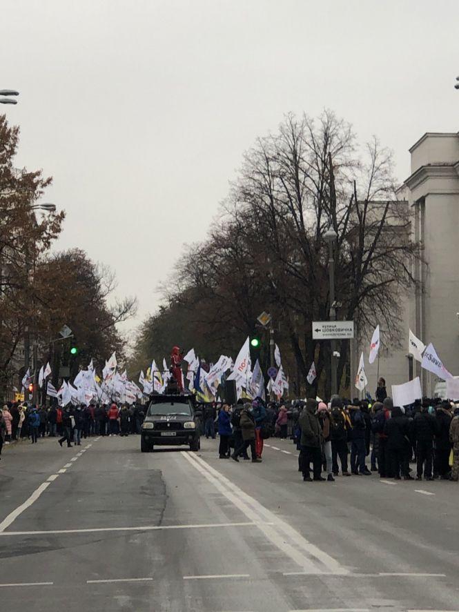 Штовханина з поліцією та сльозогінний газ: тернопільські підприємці протестують у Києві. Деталі з місця подій, фото №1 на сайті 20minut.ua
