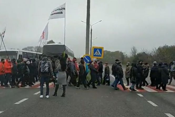 Новини Вінниці - фото з Важливе за вчора. Найцікавіші новини 16 листопада, які ви могли пропустити «Хочу працювати». У Стрижавці підприємці перекрили трасу на Київ