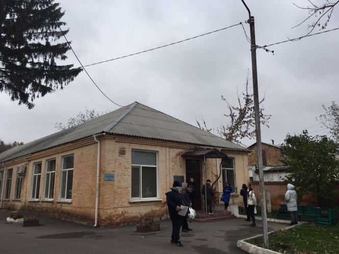 Новини Вінниці - фото з Пацієнти лабораторії на території Пироговки скаржаться на відсутність вбиральні. Що каже керівництво? Пацієнти лабораторії на території Пироговки скаржаться на відсутність вбиральні. Що каже керівництво?, фото №1 на сайті 20minut.ua