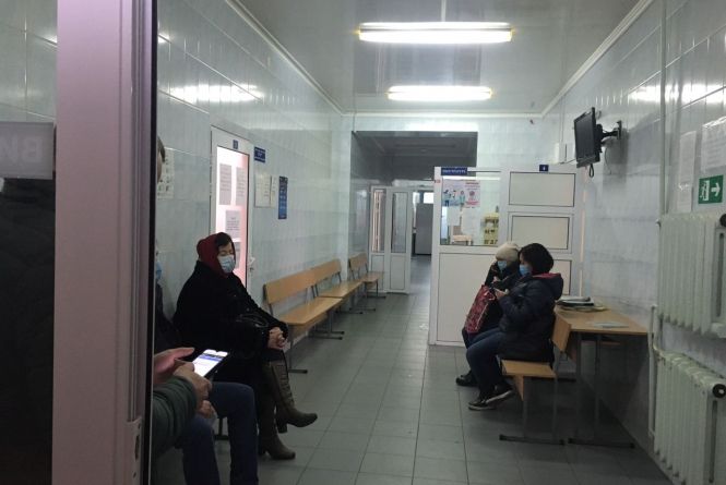 Пацієнти лабораторії на території Пироговки скаржаться на відсутність вбиральні. Що каже керівництво?