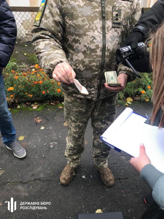 500 доларів з призовника. Посадовець Хмельницького військкомату "погорів" на хабарі (ФОТО), фото №4 на сайті vsim.ua