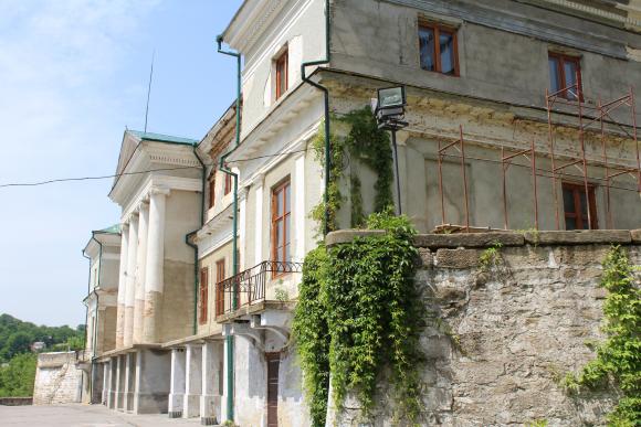 Новини Вінниці - фото з В Мурованих Курилівцях: палац, який цариця подарувала Комарам В Мурованих Курилівцях: палац, який цариця подарувала Комарам, фото №4 на сайті 20minut.ua