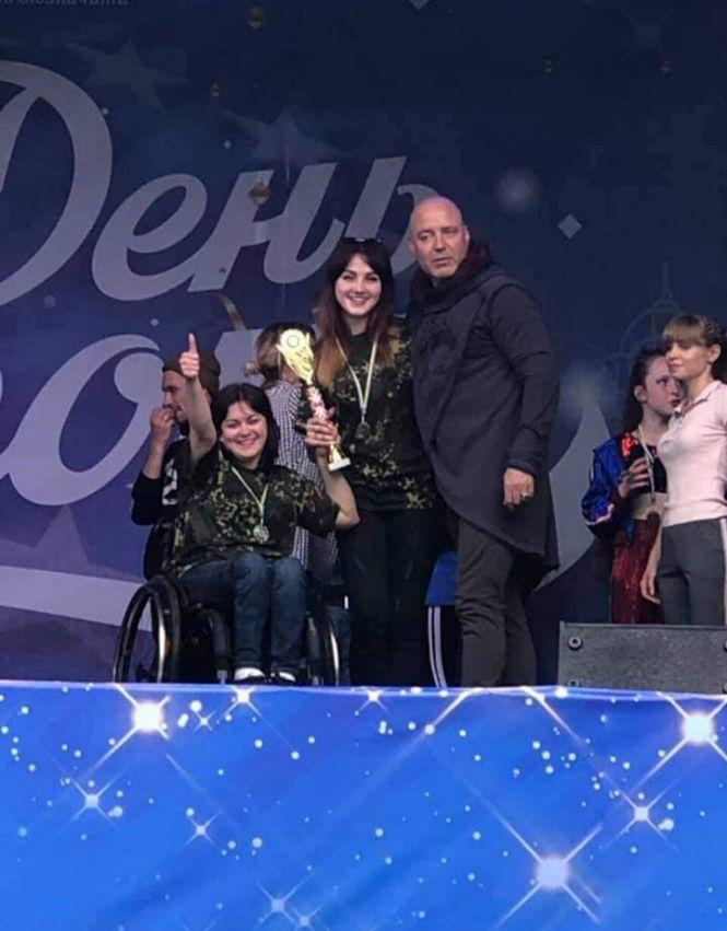 Новини Вінниці - фото з Після важкої травми хребта мала бути прикутою до ліжка, а вона танцює і водить авто Після важкої травми хребта мала бути прикутою до ліжка, а вона танцює і водить авто, фото №16 на сайті 20minut.ua